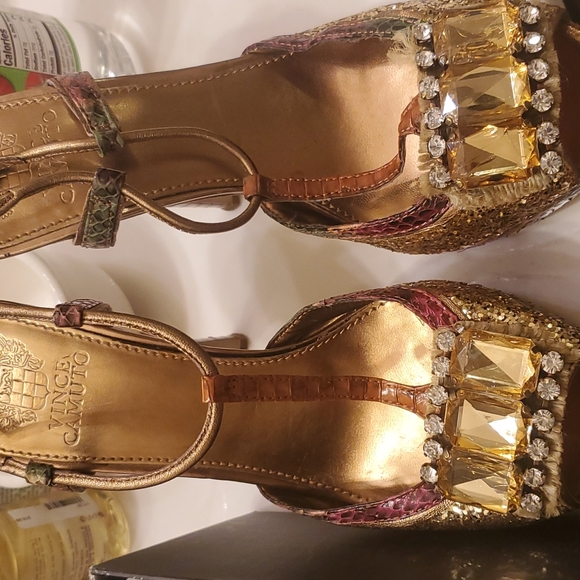 Heels - Picture 3 of 4